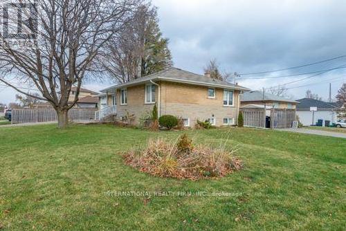 Bsmt - 92 Combe Avenue, Toronto, ON - Outdoor