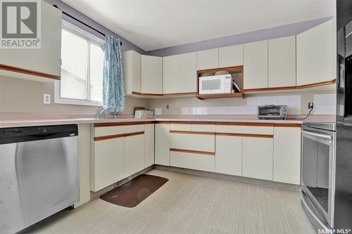 5371 2Nd Avenue N, Regina, SK - Indoor Photo Showing Kitchen