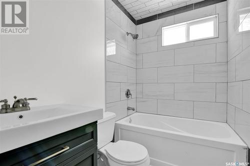 5371 2Nd Avenue N, Regina, SK - Indoor Photo Showing Bathroom