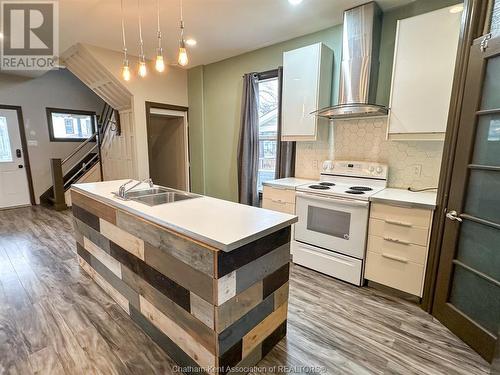 112 College Avenue South, Sarnia, ON - Indoor Photo Showing Kitchen