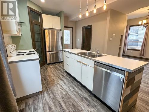 112 College Avenue South, Sarnia, ON - Indoor Photo Showing Kitchen With Double Sink