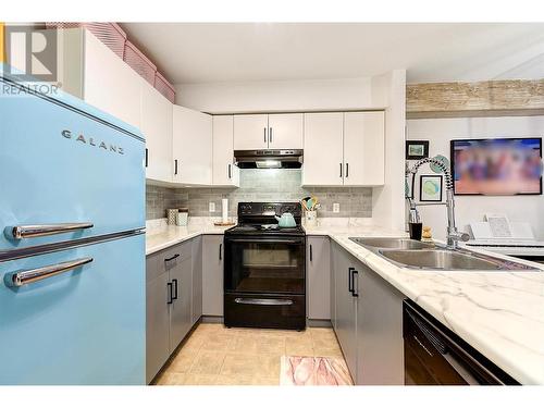 1481 Glenmore Road N Unit# 210, Kelowna, BC - Indoor Photo Showing Kitchen With Double Sink