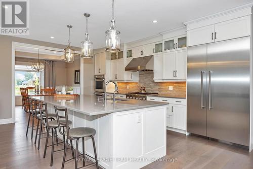 700 Mcmanus Avenue, Ottawa, ON - Indoor Photo Showing Kitchen With Upgraded Kitchen