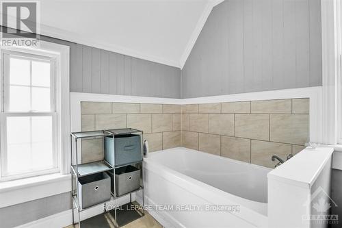 3506 Mcbean Street, Ottawa, ON - Indoor Photo Showing Bathroom