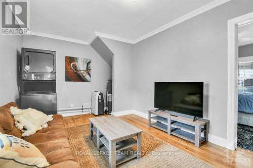 3506 Mcbean Street, Ottawa, ON - Indoor Photo Showing Living Room