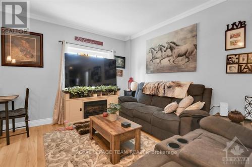 3506 Mcbean Street, Ottawa, ON - Indoor Photo Showing Living Room