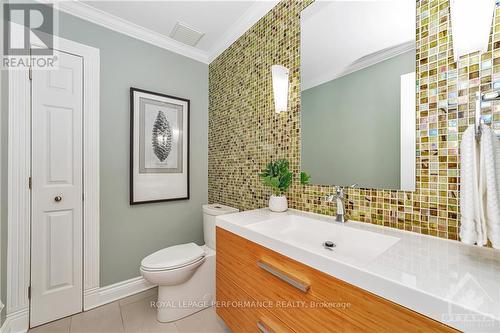 695 Merkley Drive, Ottawa, ON - Indoor Photo Showing Bathroom