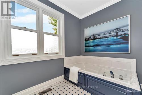 695 Merkley Drive, Ottawa, ON - Indoor Photo Showing Bathroom