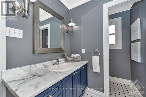 695 Merkley Drive, Ottawa, ON - Indoor Photo Showing Bathroom