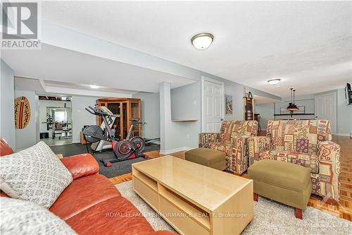 695 Merkley Drive, Ottawa, ON - Indoor Photo Showing Living Room