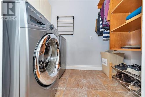 695 Merkley Drive, Ottawa, ON - Indoor Photo Showing Laundry Room