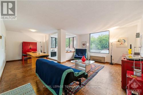 204 - 40 Arthur Street, Ottawa, ON - Indoor Photo Showing Living Room