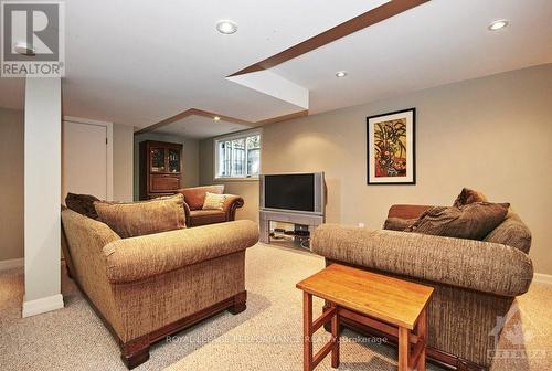 125 Lansdowne Road S, Ottawa, ON - Indoor Photo Showing Living Room