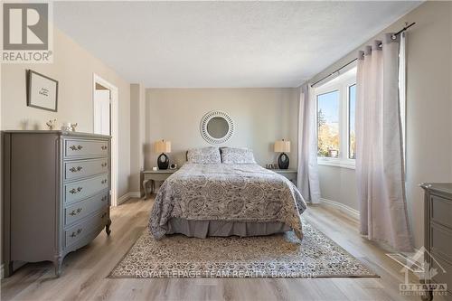 368 Duval Lane, Ottawa, ON - Indoor Photo Showing Bedroom