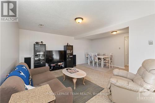 368 Duval Lane, Ottawa, ON - Indoor Photo Showing Living Room