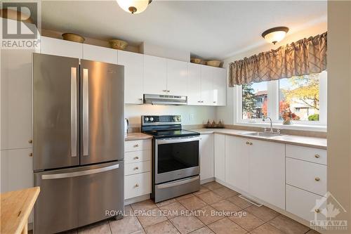 368 Duval Lane, Ottawa, ON - Indoor Photo Showing Kitchen With Stainless Steel Kitchen