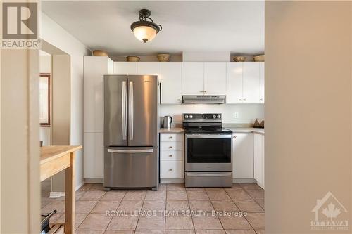 368 Duval Lane, Ottawa, ON - Indoor Photo Showing Kitchen With Stainless Steel Kitchen