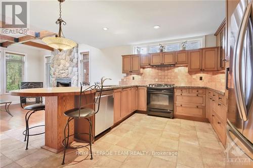 663 Westminster Avenue, Ottawa, ON - Indoor Photo Showing Kitchen With Upgraded Kitchen