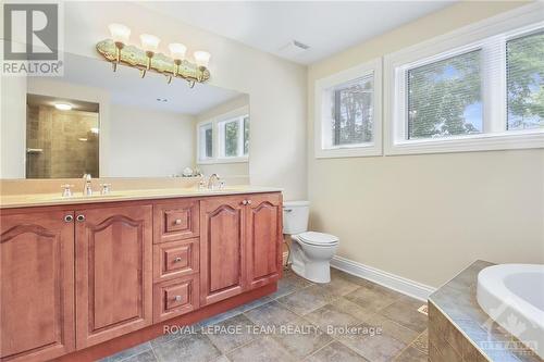 663 Westminster Avenue, Ottawa, ON - Indoor Photo Showing Bathroom