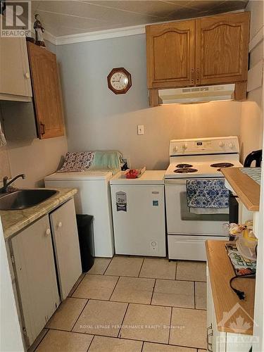 385-387 Regent Street, Hawkesbury, ON - Indoor Photo Showing Laundry Room