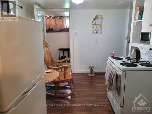 385-387 Regent Street, Hawkesbury, ON - Indoor Photo Showing Kitchen