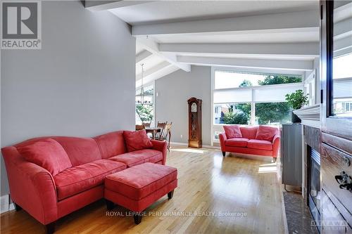 1861 Dorset Drive, Ottawa, ON - Indoor Photo Showing Living Room