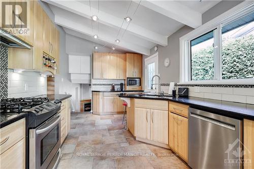 1861 Dorset Drive, Ottawa, ON - Indoor Photo Showing Kitchen With Stainless Steel Kitchen With Upgraded Kitchen