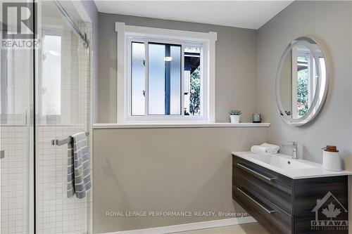 1861 Dorset Drive, Ottawa, ON - Indoor Photo Showing Bathroom