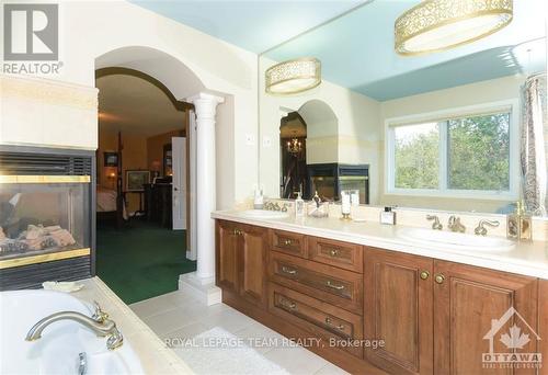 3804 Marble Canyon Crescent, Ottawa, ON - Indoor Photo Showing Bathroom