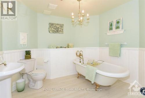 3804 Marble Canyon Crescent, Ottawa, ON - Indoor Photo Showing Bathroom