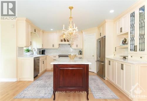 3804 Marble Canyon Crescent, Ottawa, ON - Indoor Photo Showing Kitchen