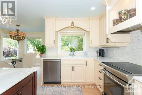 3804 Marble Canyon Crescent, Ottawa, ON - Indoor Photo Showing Kitchen