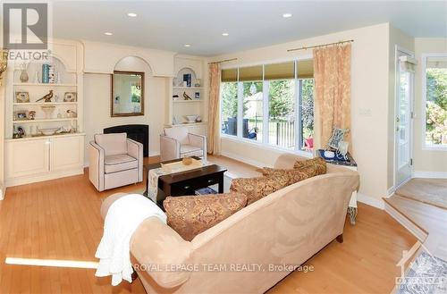 3804 Marble Canyon Crescent, Ottawa, ON - Indoor Photo Showing Living Room