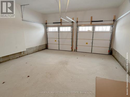 680 Grand Ridge Avenue, Oshawa, ON - Indoor Photo Showing Garage