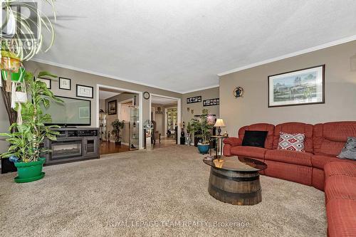 6 Rideau Lane, North Grenville, ON - Indoor Photo Showing Living Room