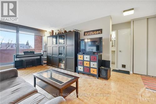 209 - 265 Poulin Avenue, Ottawa, ON - Indoor Photo Showing Living Room