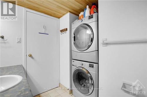 210 Alvin Road, Ottawa, ON - Indoor Photo Showing Laundry Room