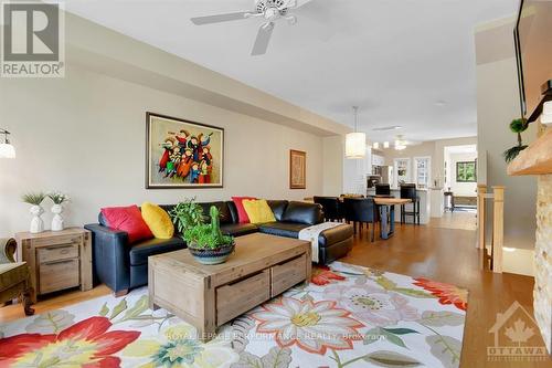 43 Aveia, Ottawa, ON - Indoor Photo Showing Living Room