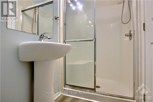 445 Sadar, Ottawa, ON - Indoor Photo Showing Bathroom