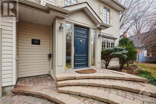 19 Farnham Crescent, Ottawa, ON - Outdoor