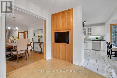 19 Farnham Crescent, Ottawa, ON - Indoor Photo Showing Dining Room