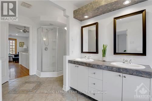 19 Farnham Crescent, Ottawa, ON - Indoor Photo Showing Bathroom