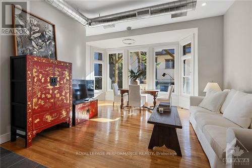 4 Range Road, Ottawa, ON - Indoor Photo Showing Living Room