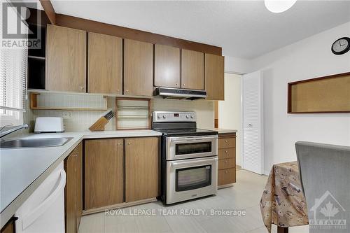 44 Ashgrove Crescent, Ottawa, ON - Indoor Photo Showing Kitchen