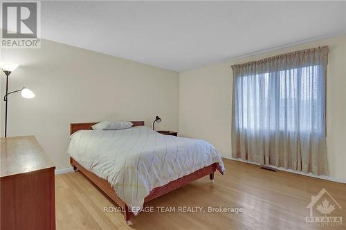 44 Ashgrove Crescent, Ottawa, ON - Indoor Photo Showing Bedroom