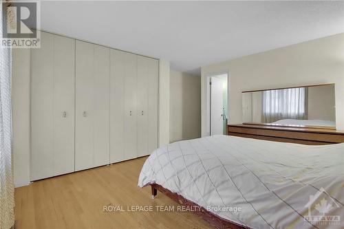 44 Ashgrove Crescent, Ottawa, ON - Indoor Photo Showing Bedroom