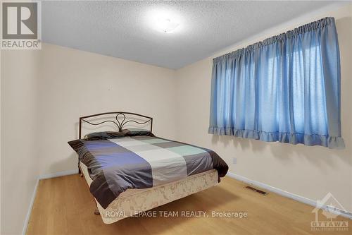 44 Ashgrove Crescent, Ottawa, ON - Indoor Photo Showing Bedroom