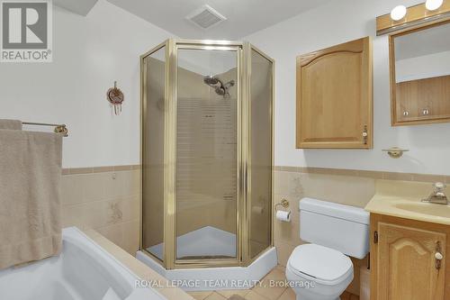 44 Ashgrove Crescent, Ottawa, ON - Indoor Photo Showing Bathroom