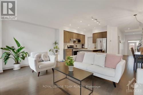 308 Rainrock Crescent, Ottawa, ON - Indoor Photo Showing Living Room