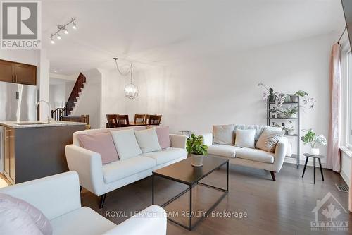 308 Rainrock Crescent, Ottawa, ON - Indoor Photo Showing Living Room